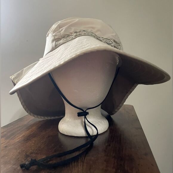 Sunday Afternoon Sun Hat with Neck Strap and Roll Up Neck Flap Large - Picture 2 of 11